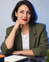Portrait of Zuzana, the fictional persona of the Case Study Writer, an AI agent